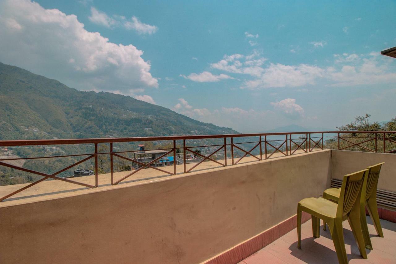 Maplewood Hotel & Spa Gangtok Bagian luar foto